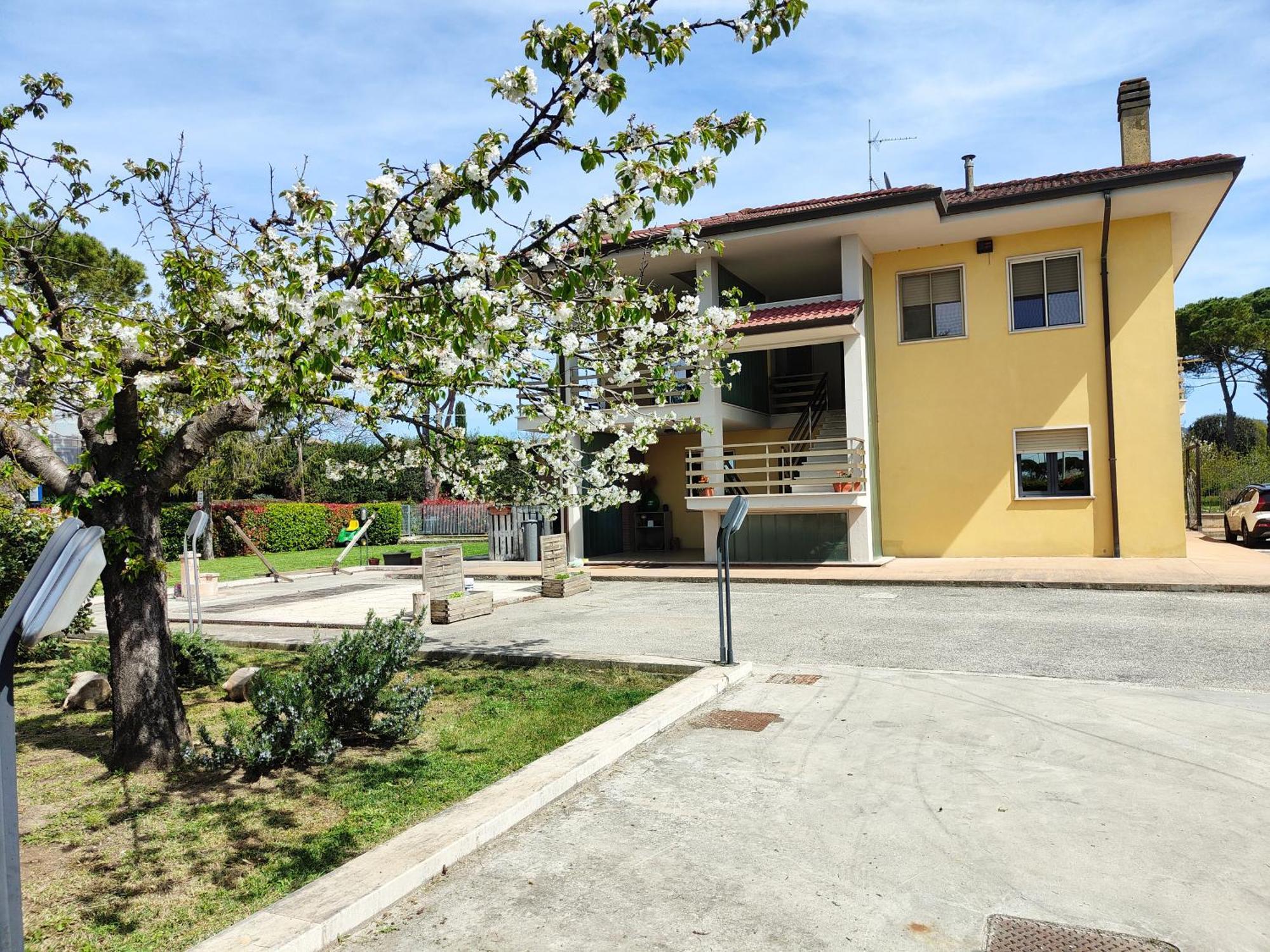 Bastia Home Appartamento Bastia Umbra Exterior foto